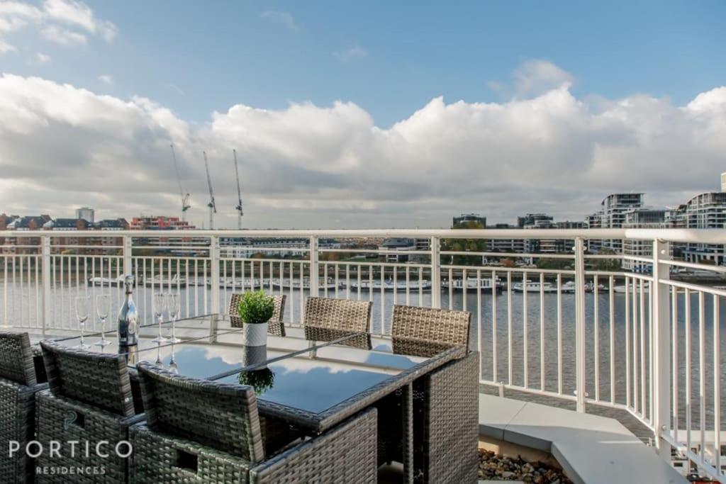 Appartamento Portico Residences - Stunning Penthouse With River Views In Battersea Londra