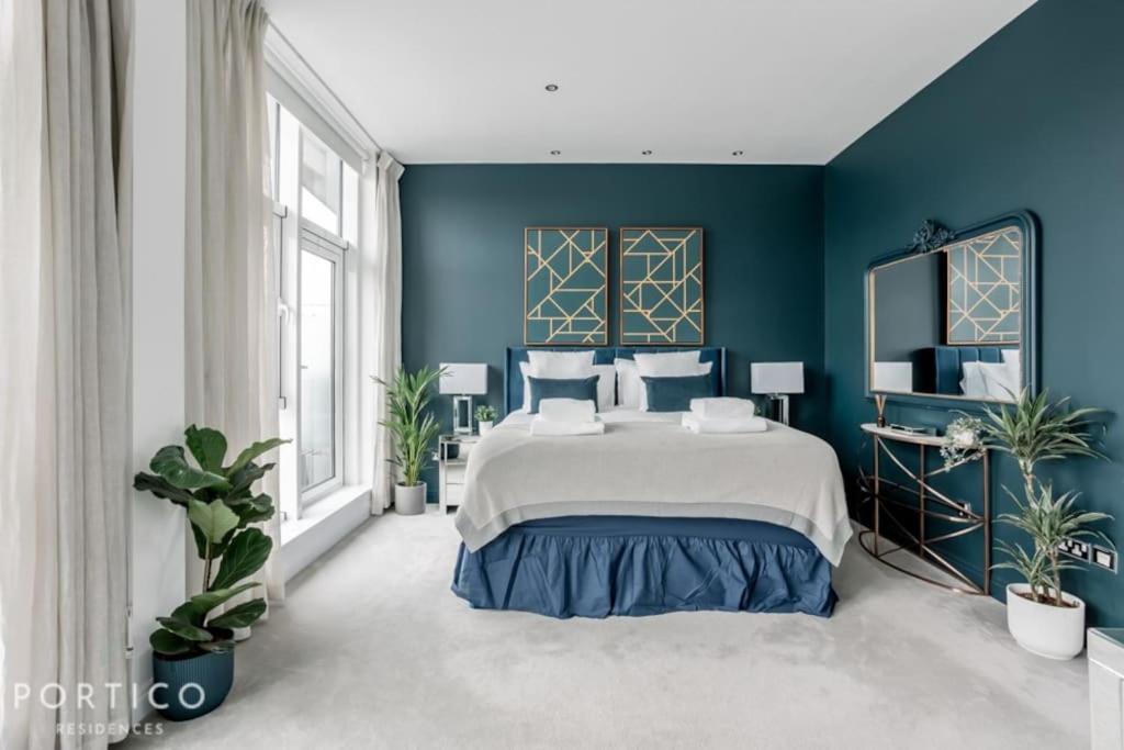 Portico Residences - Stunning Penthouse With River Views In Battersea Londra